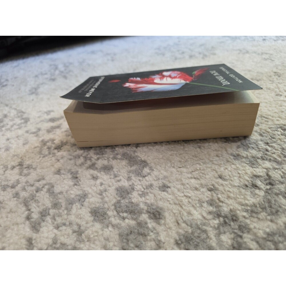 New Moon by Stephenie Meyer Paperback Twilight Series #2 Special Edition - Picture 5 of 5